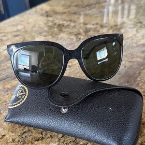 Ray-Ban Classic Black Women's Sunglasses